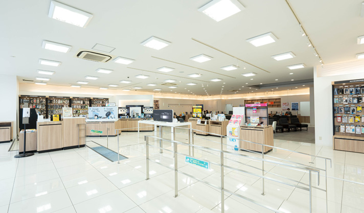 auショップ 福知山堀 内観